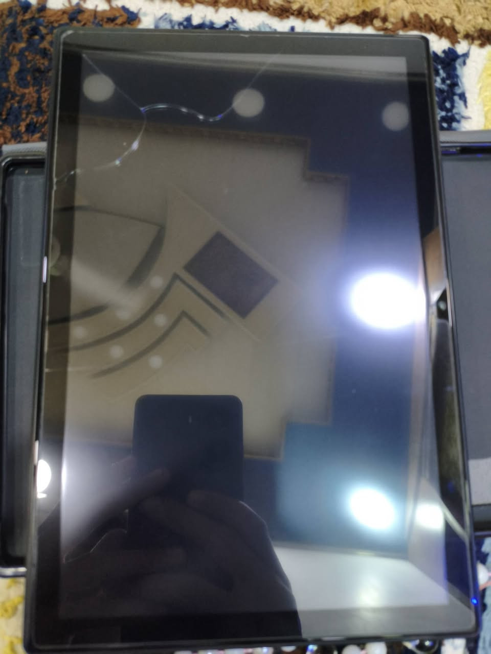 السلام عليكم 
جهاز ايباد Air tab u25 pro 
للبيع جهاز نضيف وجديد  استعمال شهر واحد فقط وجميع ملحقاته موجوده 
ذاكرته 1 تيرا +16 
لونه اسود 
يحتوي علئ كيبورد خارجي وداخلي 
يحتوي علئ قلم متنقل وسريع 
يحتوي علئ مأوس سريع 
يحتوي علئ سماعه أذن 
يحتوي علئ شاحنه كامله 
يحتوي علئ حافض 
والمزيد من التفاصيل الاستفسار علئ الرقم *********** 
والسعر خاص على الواتساب.
