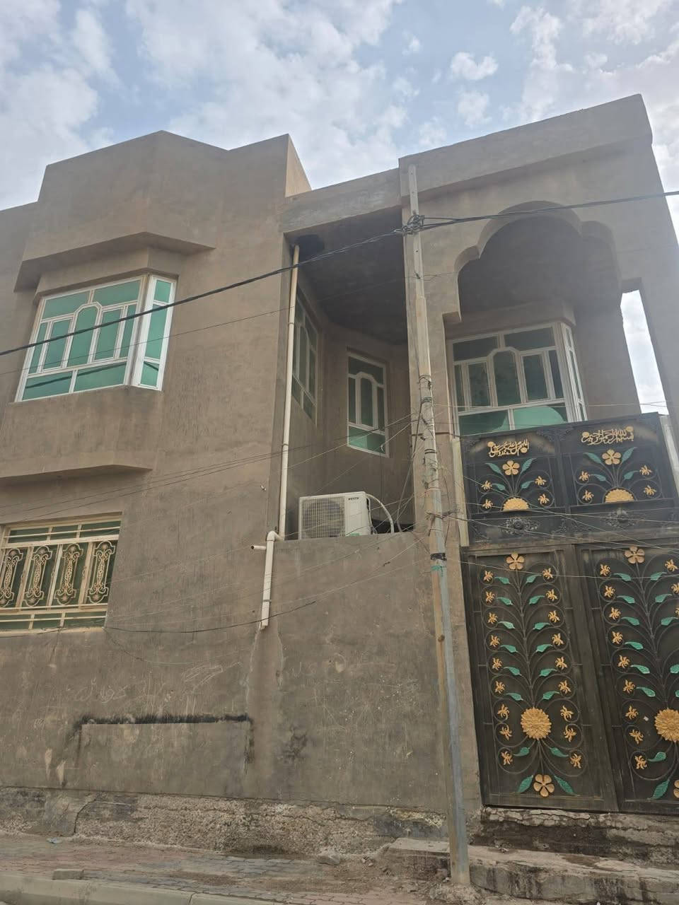 🌺اللهم صل على محمد وال محمد🌺

#دار سكن طابو صرف ام العصافير مقابيل الصناعة 

#المساحة 140 متر طابقين الدار بناء حديث

 غرفة كبيرة وصالة وبراني ومطبخ حار وبارد وصحيات داخلية وخارجية 
والطابق الثاني غرفتين وصالة ومجمع صحيات 
 
#السعر 120 مليون الدار مطلوب للمصرف العقاري 24 مليون تنزل من السعر الكلي 

للاستفسار اكثر عن موقع العقار الاتصال على الارقام التالية او مراجعة مكتب عقارات المختار شارع زمزم قرب حسينية السيدة زينب عليها السلام مجاور عمارة ابو بسيم 

*********** يوجد واتساب 
*********** يوجد واتساب
