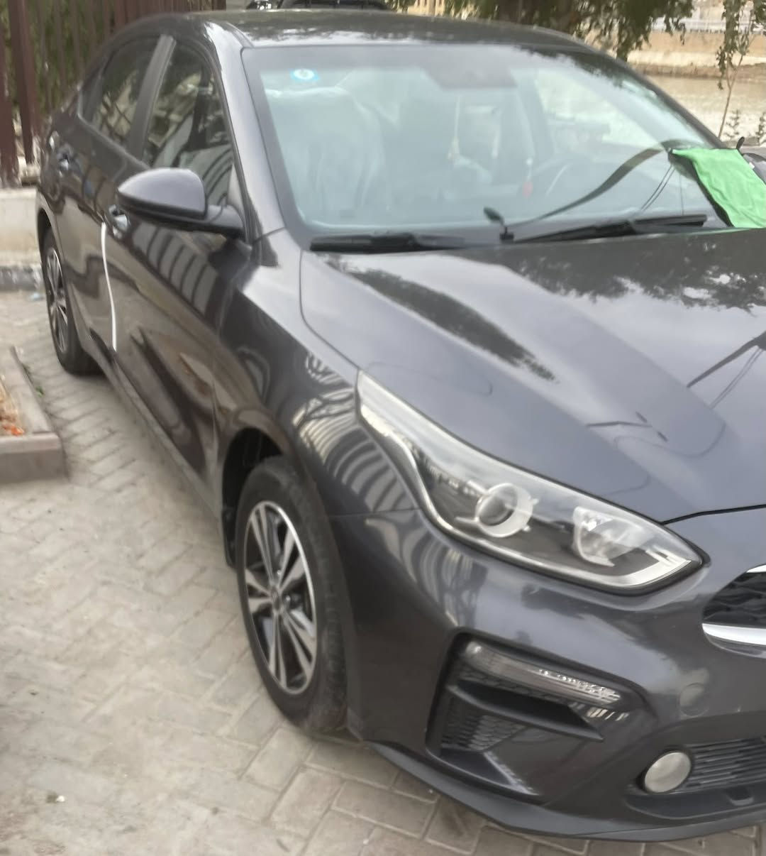 السلام عليكم 
للبيع سيراتو مديل 2021 خليجي محرك 1600 دوش مكفوله بدون حادث بدون صبغ السياره ماشيه 55 وبدون اي نقص جاهزه من كل شي رقم بغداد الجديد بسمي .. مكاني بغداد البياع السعر 157 
رقمي *********** .. ملاحظه بيها بارد على كد شبر فقط ومسحوب
