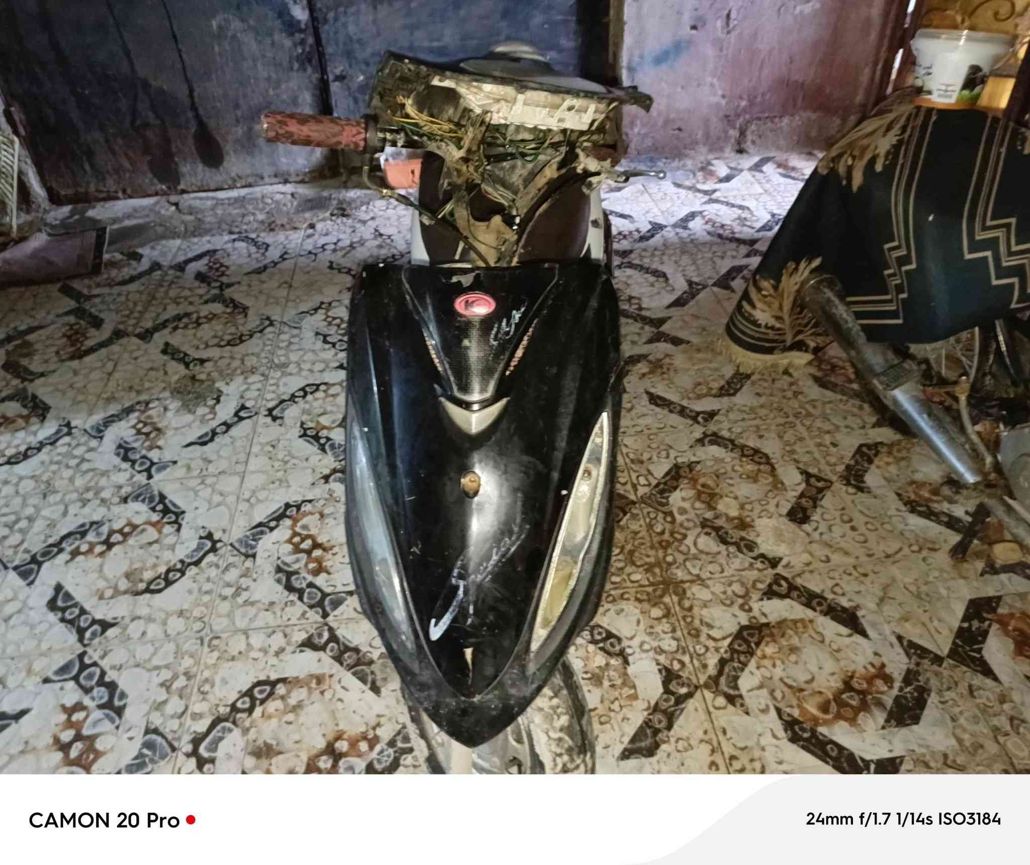 سلام عليكم كامكو سرعه 140 سلف اشاير كهربائيات كله شغال بس ماعرف شنو بيها من اشغل سلف دراجه كلها تطفه تعوف سلف تشتغل يعني قصدي ناريه الهندر لاغي عينه موجوده لايت زنزون كامله لا شوفه هيج انه فاتحه 225 وبيها مجال عنواني حيانيه شارع 60 رقمي ***********
