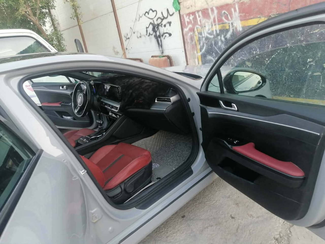 السلام عليكم
K5,   
موديل 24 فول جي تي لاين 
فول للأخير داخل ماروني  مااشية 14الف الضرر بيها بنيد وجاملغ شرط بدون اي دواخل
 سيارة بأسمي السعر 190 وبيها مجال 
الاستفسار عل الرقم
***********
