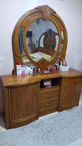 غرفه تسكام صاج داخل وخارج ام السته طابقين ضهر جرجوبه نظيفه السعر مليون وبيه مجال قليل مكاني محاويل للاتصال ع الرقم ***********
