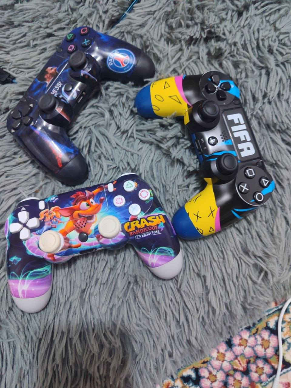 بلي 4 سلم واحد تيرا نظيف ما مفتوح لوك ستيكر مع  3 جوستكات كلهن شغالات مع لعبة فيفا 26 واشتراك بلس اكسترا اربع اشهر رايده ب250  وبي مجال مع التوصيل مكاني النجف - ***********
