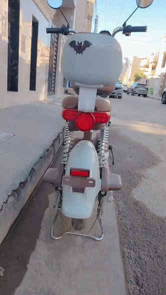 دراجه شحن للبيع دراجه نضيفه وكلش حلوه جبتها جديده مصارلي سبوع ومماشيه بعدها جديده السعر 300 وبيها مجال المكان حي جهاد ***********
