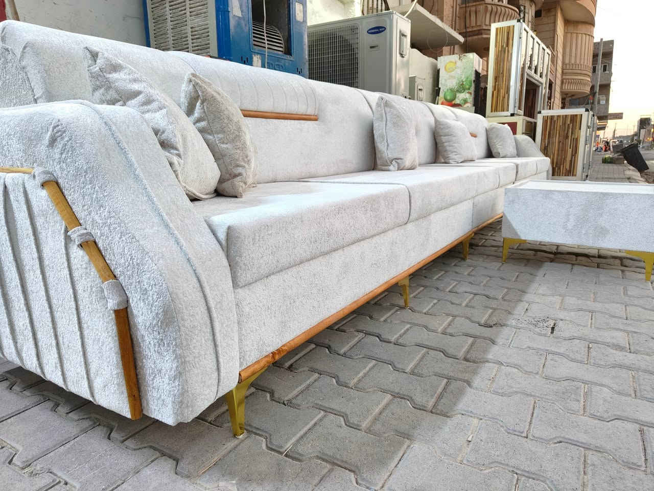 معرض زياد الأثاث المنزلي 

ديوان فصال شغل ثقيل 
الخشب بل ك 18 ملم 
قماش خاولي 
سفنج اكسترا مميز 10 سم 
رجل حديد ثقيل 
يوجد جميع الاوان وحسب الطلب 
العنوان تكريت شارع الزهور خلف افران الكرخ وقاسم مول معرض زياد الأثاث المنزلي 🫴 
***********
