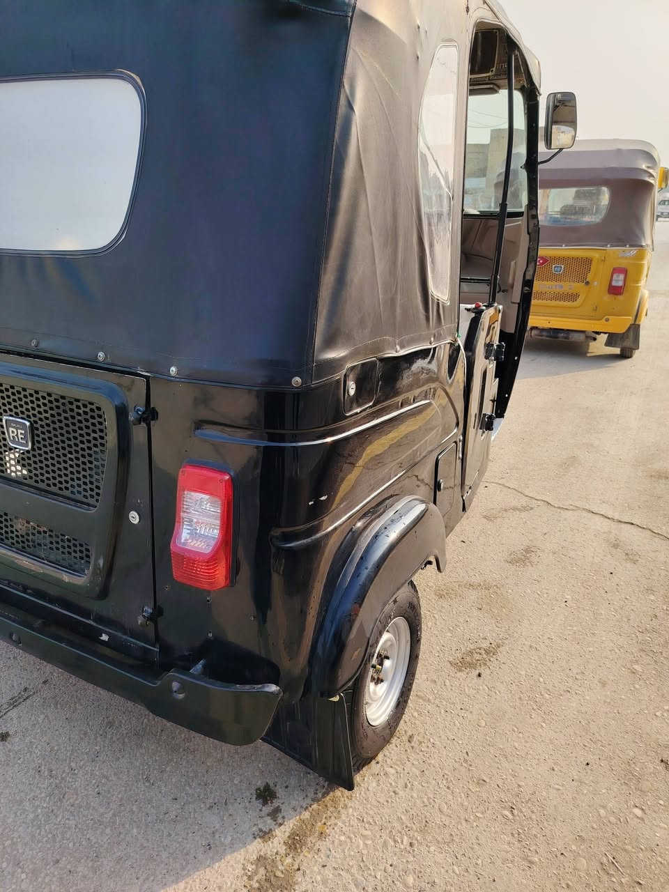 السلام عليكم 
تكتك 2022 بلسنويه23 رقم ذي قار
كفاله ماعدا ضربه بالصفحه * السعر 8 ملايين و400 بيها مجال بسيط
العنوان واسط قضاء الحي
الرقم ***********
