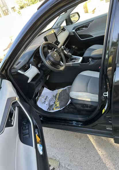 تويوتا راف فور XLE هايبرد 2024 للبيع بسعر 195$ ورقه 
مرقم بغداد باسمي دخول جديد قبل شهر دخلت العراق
هزة جديدة وسنوية بيها 5 سنوات صلاحية تحويل مباشر 
حادثها جاملغين خلفيه وربع بنيد وذيل جاملغ امامي بجمها كبس ماء الراديترات البلادي وشواصي ولغود بلاديه وبيها تعديل شويه بارد يالقمارة من الخلف شويه والكصه شويه .
المواصفات الأمريكية XLE فول مواصفات 1/1 : 
☑️محرك هجين هايبرد سعة 2500 cc حجم 4 سلندر 
☑️بصمة تشغيل وبصمة أبواب وترحيب ودخول ذكي 
☑️ماشية 8 الف مايل فقط 
☑️فتحة سقف سلايت روف 
☑️حساسات امامية وخلفية 
☑️فور ويل AWD 4*4
☑️صندوق خلفي كهرباء 
☑️مقعد سائق كهرباء 
☑️مقاعد إماميه تدفئة
☑️رادار امامي و خلفي 
☑️نقطة عمياء بالمري واشارة
☑️لد امامي وخلفي ولايت زينون 
☑️شاشة كبيرة تدعم كار بلي 
☑️ذاكرة تخزين مقعد السائق
☑️هاندبريك كهرباء لمس 
☑️شاحن مبايل لاسلكي 
☑️تبريد بيانو لمس امامي خلفي 
☑️كامرة خلفية متحركة وافكيشن 
☑️تحكم ستيرن جهتين كامل 
☑️كشنات جلد لونين المرغوب 
☑️درايف مود 3 أنظمة 
☑️توقف ذاتي 
☑️اوتو هولد 
☑️بردة خلفية بلادية 
☑️ستيرن هيتر تدفئة 
☑️ويل كروم وتخم تاير جديد بعده
☑️سبير منازل وعدة و كتلوكات موجودة بيها 
☑️أرضيات اصلية كاملة و فرشة صندوك عدد 2
مكانها بغداد السيدية للتواصل الاتصال واتس اب 
او مكالمة عادية على الرقم ***********
📣صور حادثها دزلي رسالة واتس اب أرسلهن .
