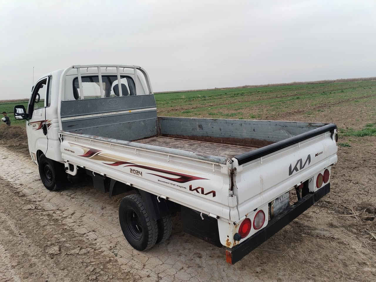 كيا حمل للبيع موديل 2014 بيها صبغ قليل بالباب مال السايق السياره خير من الله مال جناي كير مكينه حداديه بجيس السعر 98 ورقه وبيها مجال. العنوان واسط
*********** الصويرة. سنويه جديده
