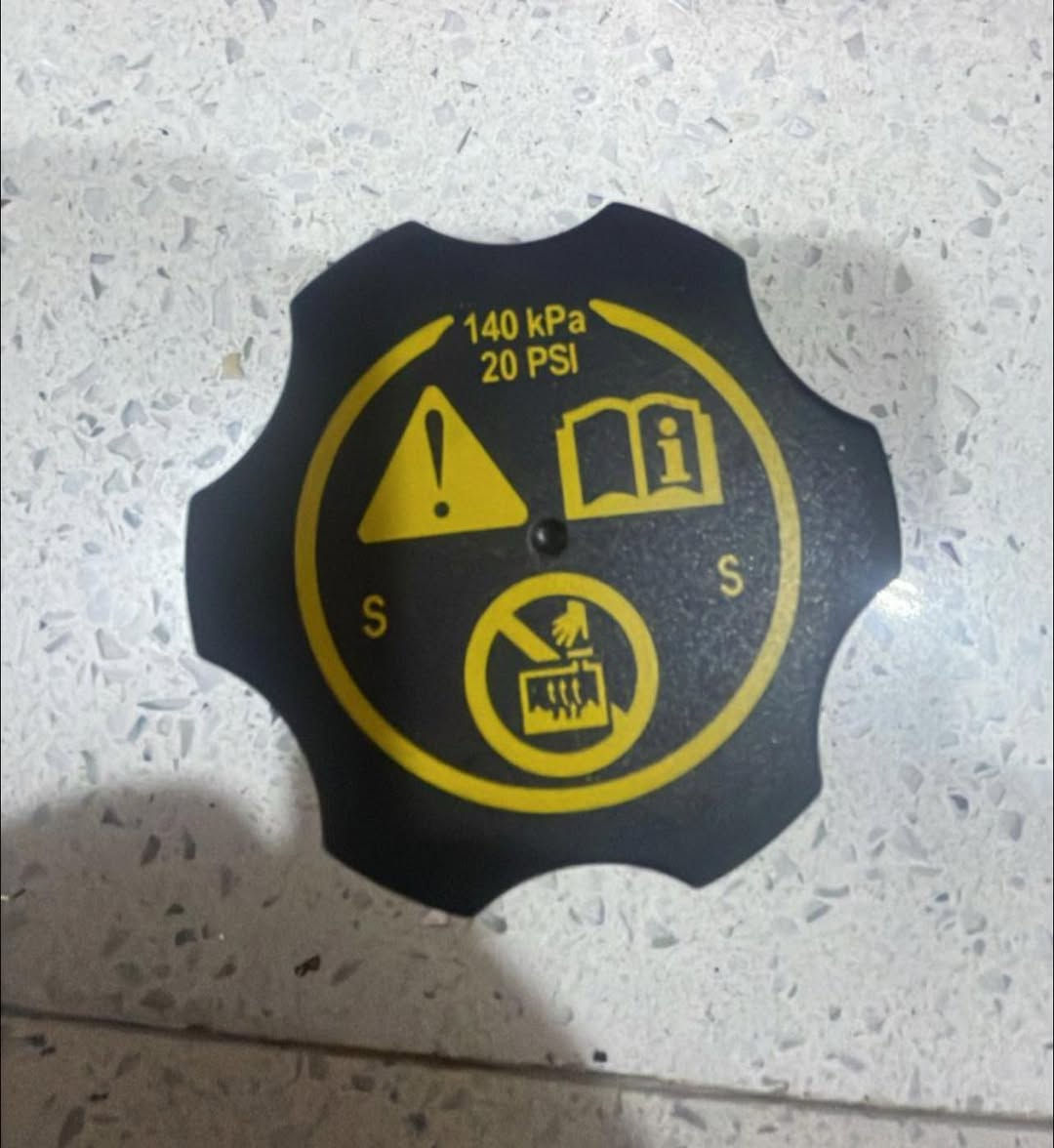 متوفر قيق راديتر الماني الصنع 
 شوفرليت جمسي يوگن تاهو كاديلاك 

السعر 20 
متوفر 10 قطع 
يوجد توصيل 
***********
