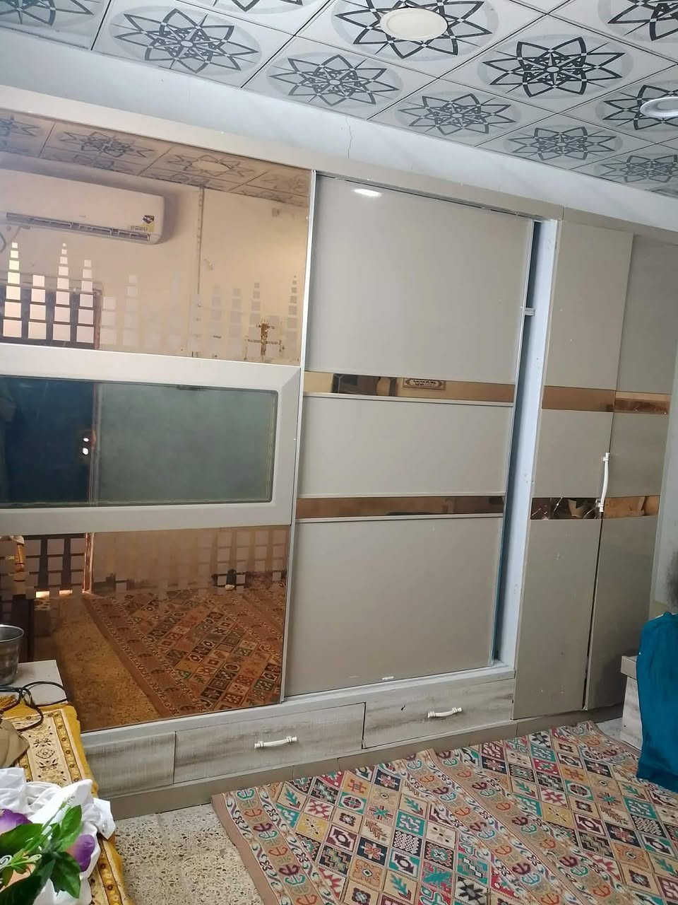 السلام عليكم غرفه للبيع مكان بالنجف شارع المدينه سعر ب 300 وبيها مجال***********

