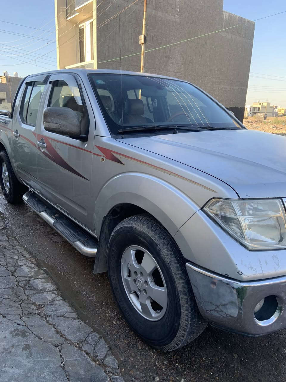 السلام عليكم اخوان 🤝

بيكم نيڤاره LE للبيع ✅

LE يعني فول موصفات✅

تحكم ستيرن و مثبت سرهة✅

موديل 2009 🗓️

لون رصاصي البنيد و القماره بيهن شويه جراد و السياره استلام من الشركه بال 2009 و لليوم عدنه و ما بيهة حادث ابد انضف سياره بخواتهة ✅

مكينه و كير مكفولات كفاله عامه 
تبريد السياره خير من الله  داخل السياره احمر و الكشنات مغلفه جلد و كشناتهة البلاديه جديده كلش السياره استعمال شخصي و دواخلهة كلهة نضيفه  تغليف البدي من الشركه الاصلي مالتهة✅

كير  اوتو ماتيك✅

مكينه 4 سلندر صافيه و نضيفه و نشطة السياره ✅ 

السياره تاخذهة فلس متصرف عليه لان السياره حيل معتنين بيهة  الشغله قبل لا تعطل ابدلهة يعني السيارة كلش نضيفه✅

صدرهة نضيف و يمشي(نص عمر) ✅

تايرات جديده حيل ✅

تبديلهة الدهن بشركه الحسام افضل زيوت للسيارات ✅

رقم بغداد حمل ✅ 

السعر 110💵💵

مكاني بغداد الدوره البعيثه 📍

للستفسار اكثر تفضلو خاص او اتصال على الارقام✅

***********

***********

ملاحضه الارقام بيهن واتساب 📞
