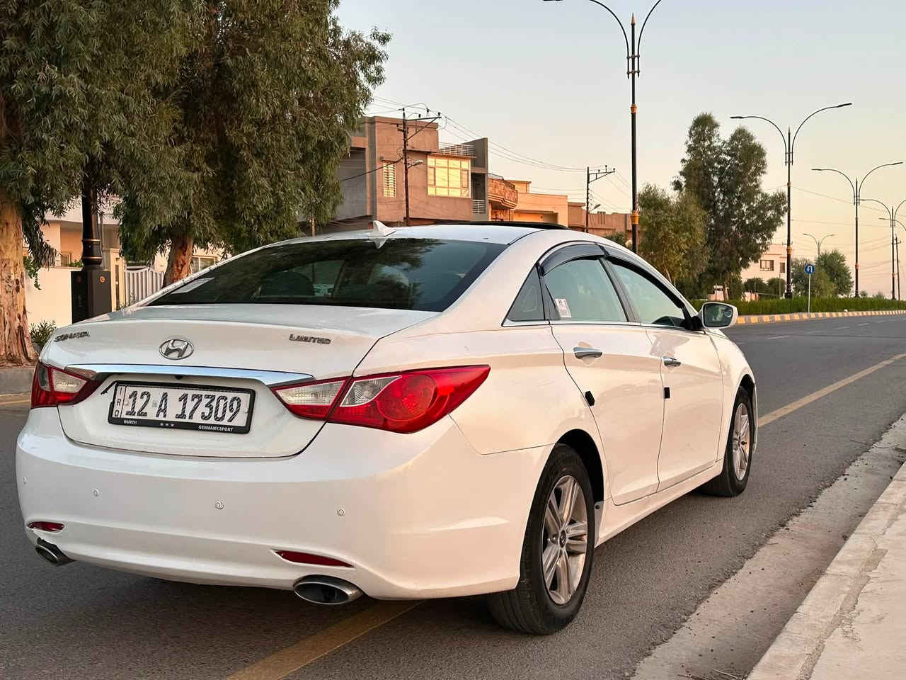 السلام عليكم 

سوناتا موديل 2013 وارد امريكي ليمتد Limited
محرك 2400 GDI  "مبرمجة" 
بانزين عادي ونقطة دوانز متسمع
قطعتين صبغ (قبغ صندوق وجاملغ يسار وشويه من جاملغ اليمين) 
مواصفات الليمتد معروفه والعزيزه مواصفاتها حلوه 😍
1- كشن سايق كهربائي✅
2- بصمة تشغيل ✅
3- بصمة ابواب ✅
4- شاشه وكامره خلفية اصلية ✅
5- شفتات ستيرن سبورت ✅
6- تحكمات ستيرن جهتين ✅
7- تثبيت سرعه ✅
8- تبريدها ثلج (ناقصها شحن غاز فقط) ✅
9- قفل مركزي ✅
10- مانع انزلاق ABS✅
11- فتحة سقف ✅
12- وضعية قياده اقتصاديه ( ECO ) ✅
13- لايتات منظومة زنون ✅
المحرك مجفت و تعمير رقم 1 وضمانك لحد متبيع لاتنقيص ولا تبخير شرط والسياره مبرمجة بانزينها عادي وانسى الدوانز
كير مكفول والدواخل مكفوله شرط✅
دهن جديد 
يحتاجلها ترتيبات كلش بسيطه ونقوصاتها فقط شحن غاز تبريد
"سنوية جديده 2025 بأسمي وشرط التحويل "
مكانها الموصل / الساحل الأيسر 
للتواصل والاستفسار خاص او الاتصال ع ((((الواتس فقط)))) 
***********

السعر : 100$
