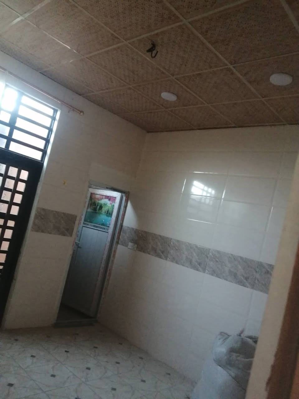 بيت للبيع مساحة ٥٠ متر سعره ٣١ وبي مجال كربلاء المقدسة حولي ابو مهدي المهندس منطقة الشبانات مقابيل حي الزهراء لاستفسار أكثر الاتصال على الرقم ***********
