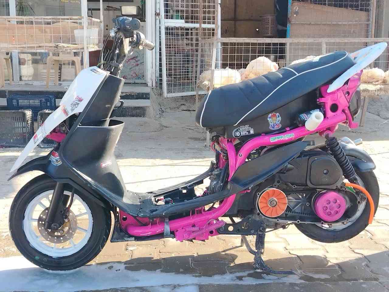 للبيع بوشه ٥٥ الدراجه شلعه مفوله نضافه تجي احله من الصور مكاني محاويل السعر تصل***********
