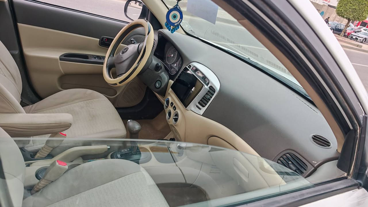 اكسنت  2011 خليجي 
محرك  1600 اصل ومكفول
سنوية لل29 باسمي شخصياً شرط  التحويل  
كير  مكينه كهربائيات مكفوله 
بيها  صبغ فقط ذني الي مأشر عليهن. 
 (طخة ومصلحة بالهلال جاملغ خلفي وشبر باب وبيهة كلير باب جهة سايق) 
غير متواجد عالفيس الشراي فقط يتصل
***********
 ابيع شرط  التحويل
