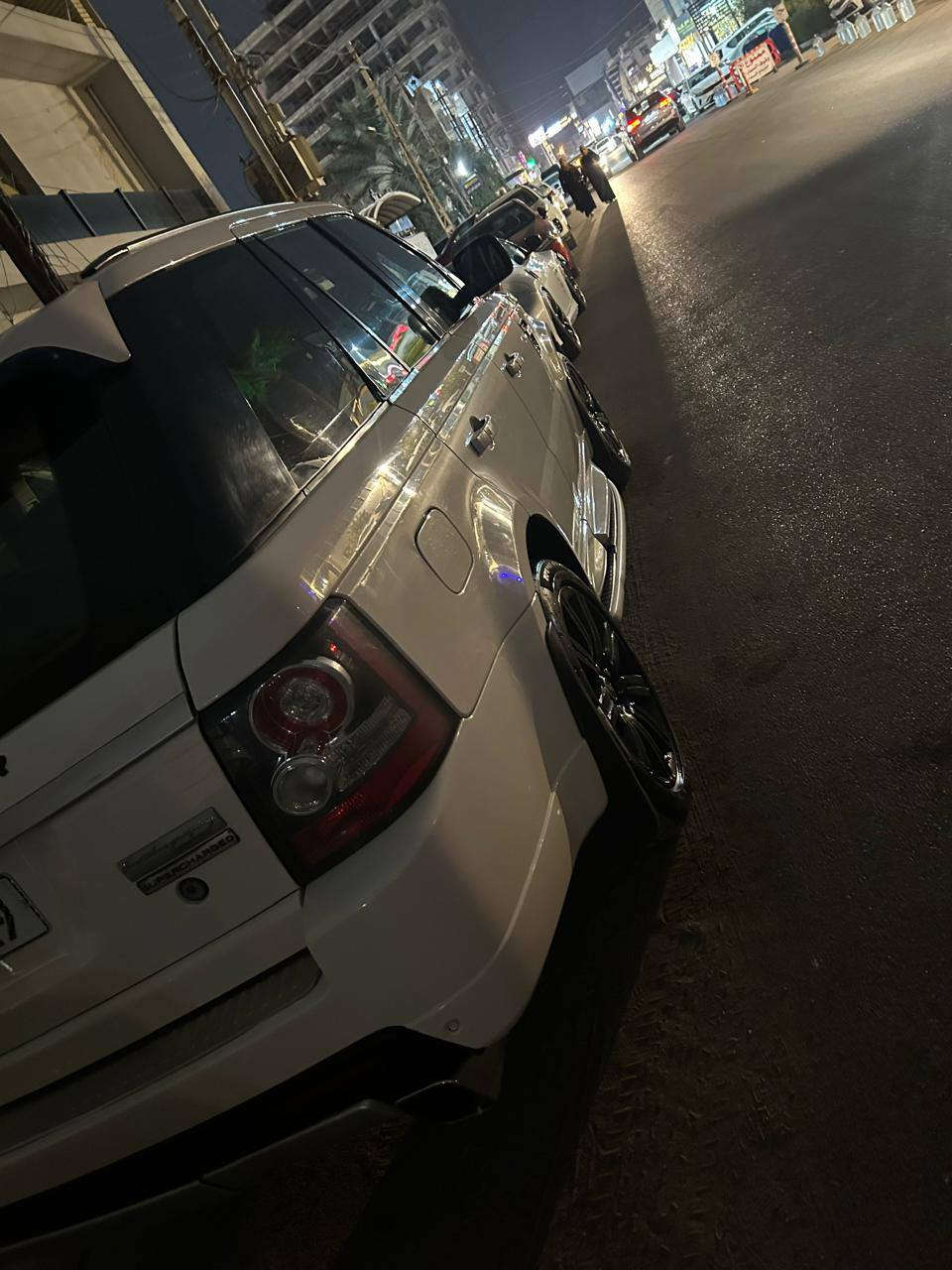 سلام وعليكم رانج روفر سبورت 2010 مراوس حسب القناعه شعندك نزل ب تعليقات 
محرك 8v عادي المرغوب كير محرك كفاله سيارة بيه نصف بنيد وجاملخ صبغ فقط والباقي كفاله سيارة نضيفه مناقصهة شي                              فول مواصفات.                                                                 فتحه.                                                                                تشغيل بصمه                                                                             دخول ذكي اربع ابواب.                                                     مري شفط +قلاب                                                             اربع ابواب بصمه.                                                             جنطه شفط.                                                                        كشنات كهربائي خزن 3 وضعيات.                                        جوبلسات تصعد وتنزل ⬆️⬇️ شغاله.                                  دبل اكسل                                                                         مثبت سرعه.                                                                     ستيرن كهربائي.                                                                وضعيات قياده                                                                كامره خلفيه.                                                                    حساسات اماميه خلفيه.                                                     تبريد قطعتين.                                                                  وبعد اهواي مواصفات مواصفات رانج معروفة.                      كهربائيات كله بلاديه تبريد تدفئه شغال مكان سياره بغداد                         التواصل عله الرقم ***********
