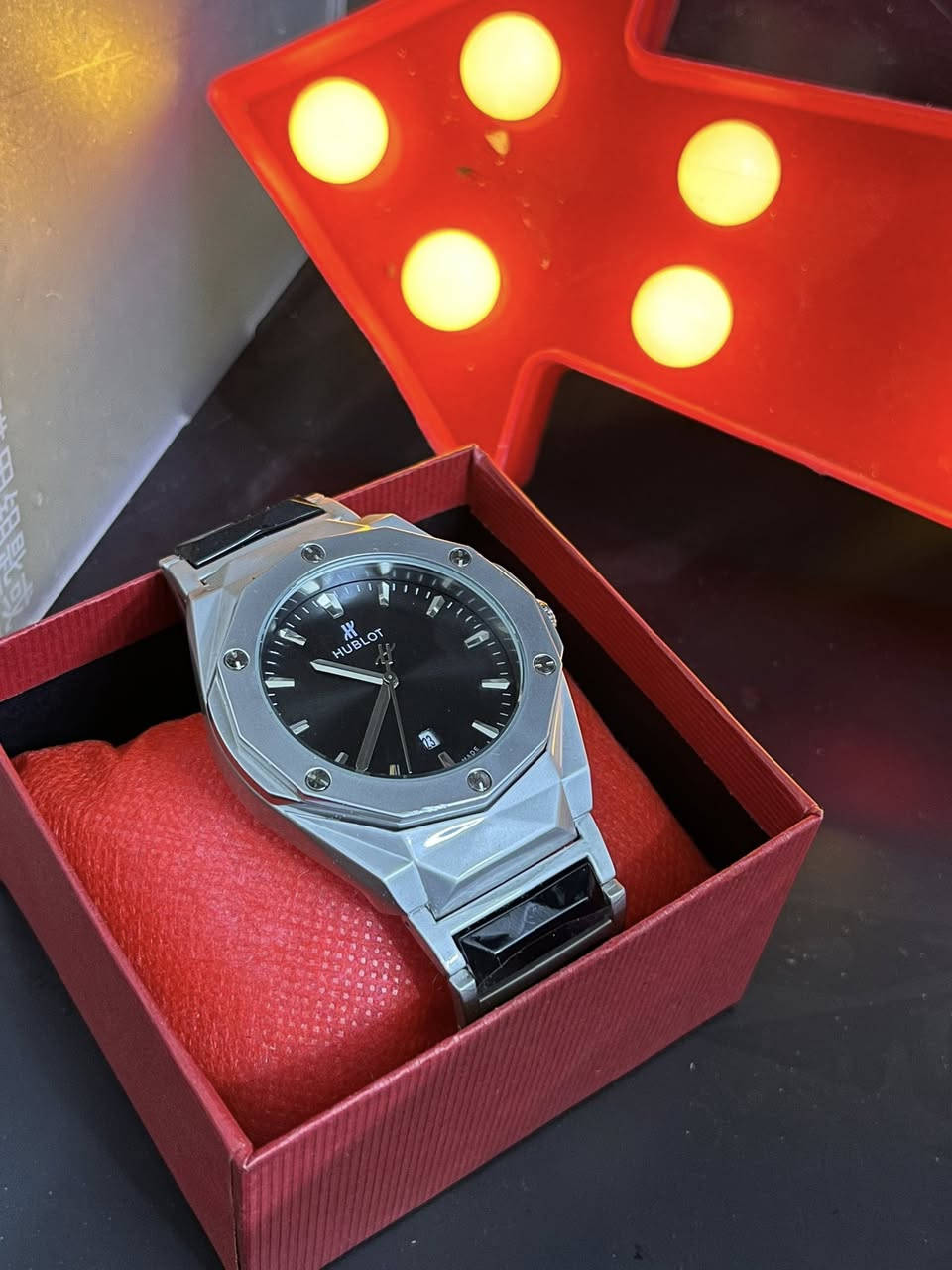 القطعة على 25 مع التوصيل 

تومي - هوبلوت - وليفس - فوكسبوكس - كارين


**إذا كنت صاحب هذا الإعلان وتريد حذفه لأي سبب، رجاءا أرسل رسالة إلى الدعم الفني**