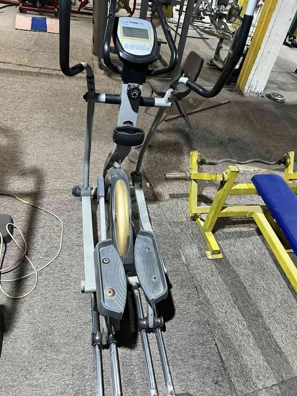 اجهزه رياضية بأسعار مناسبه
درج تكنو 
بايسكل تجديف 
جهاز بالوفر
سحب T حر 
حمالة دبني حر 
جام خانه ارتفاع ٣ امتار عرض ٢ ونص 
مبردات حجم كبير عدد ٢ 
للاستفسار مراسله او الاتصال على الرقم ***********
