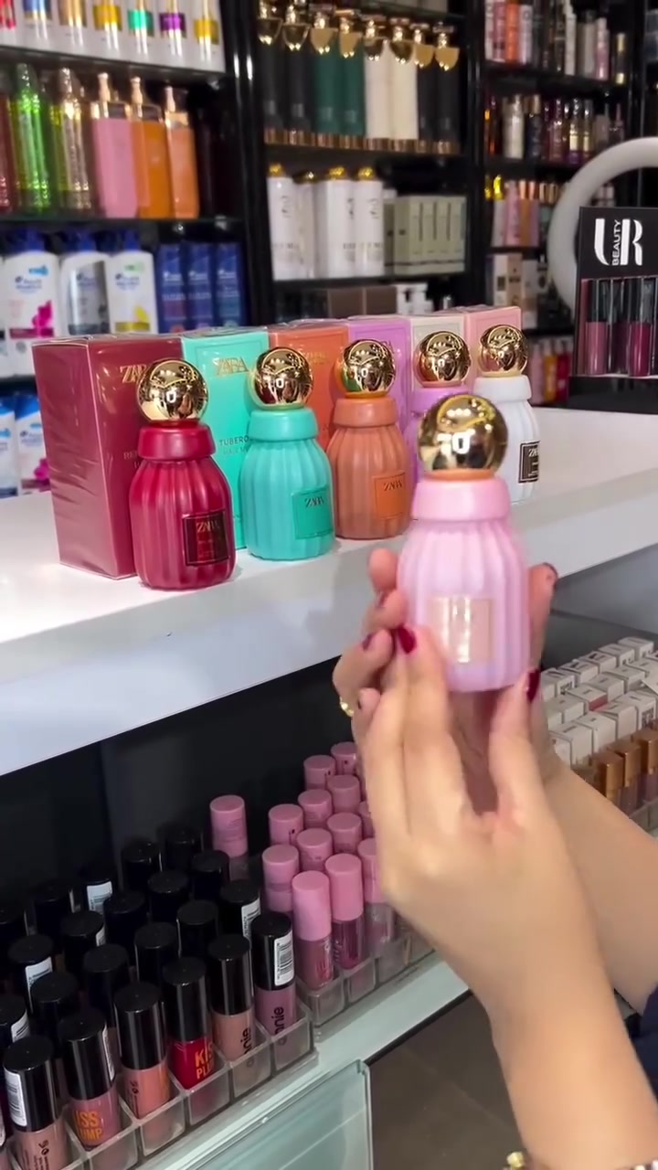 أنوثتك وجاذبيتك 💆‍♀️ الغيمة السحرية اللي تعطر يومك ✨
كل لون من هذه المجموعة يمثل مود وشخصية ثانية تماماً 🧴:
🍊 Peach Glow: انتعاش الخوخ الفاكهي اللذيذ لصباح مليان حيوية ☀️
🌸 Pink Flambé: نعومة وسويت تشبه غزل البنات والمسك، قمة الأنوثة 🎀
🍏 Applejuice: طاقة ونظافة وانتعاش التفاح الأخضر والزهور 🍃
🍒 Red Vanilla: دفء وفخامة الفانيليا والتوت للمناسبات والليل 🌙
🤍 Fields at Nightfall: ريحة بودرية هادئة، ياسمين وخشب صندل تاخذ العقل ☁️
🔮 Violet Blossom: جاذبية زهرة البنفسج واللوز الدافئ، ريحة غامضة ومثيرة 💜
ثبات، خفة، ولمعان، وريحة تتحرك معك مع كل هبة هواء 💨 تنعش روحك!#منتجات_كورية #منتجات_امريكية #منتجات_الشعر_الصحي #مواد_تجميل #كوزمتكس #مسكاره #منتجات_صحية_عالية_الجودة_ليس_لها_اضرار #متجري_الصغير💗 #منتجات_الشعر #كوزمتك_دبي #حافظات_نسائية😍😍 #ميس_الراوي #منتجات_كورية_اصلية #كوزمتك_عسوله_الدوره_شارع_ابو_الطياره_ #حافظات_موبايل #كوزمتك_ايوشة😍 #البصره_العشار_سوق_العطارين #فاطمة_الراوي #كوزمتك_ايوشه😍 #فيان_السليماني #منتجات_تايلنديه #كوزمتك_الشام💄 #منتجات_يابانية #بكجات_توفيرية #كوزمتك_mk_حسام #صانع_الأمل #منتجات_غذائية #منتجات_بشرة #منتجات_بنات #زهور_علاء


**إذا كنت صاحب هذا الإعلان وتريد حذفه لأي سبب، رجاءا أرسل رسالة إلى الدعم الفني**