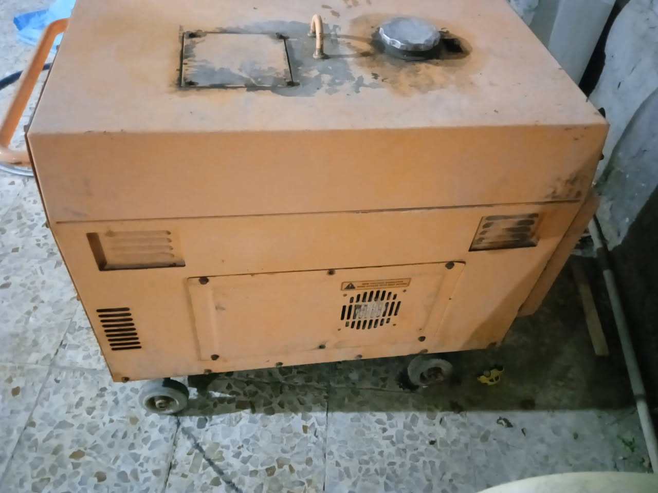 سلام عليكم مولد للبيع كبوته 25امبير مكانه في حله ابنادر ثالثه عوزه كتف كهربائي تشتعل سعاره 280 رقم ***********
