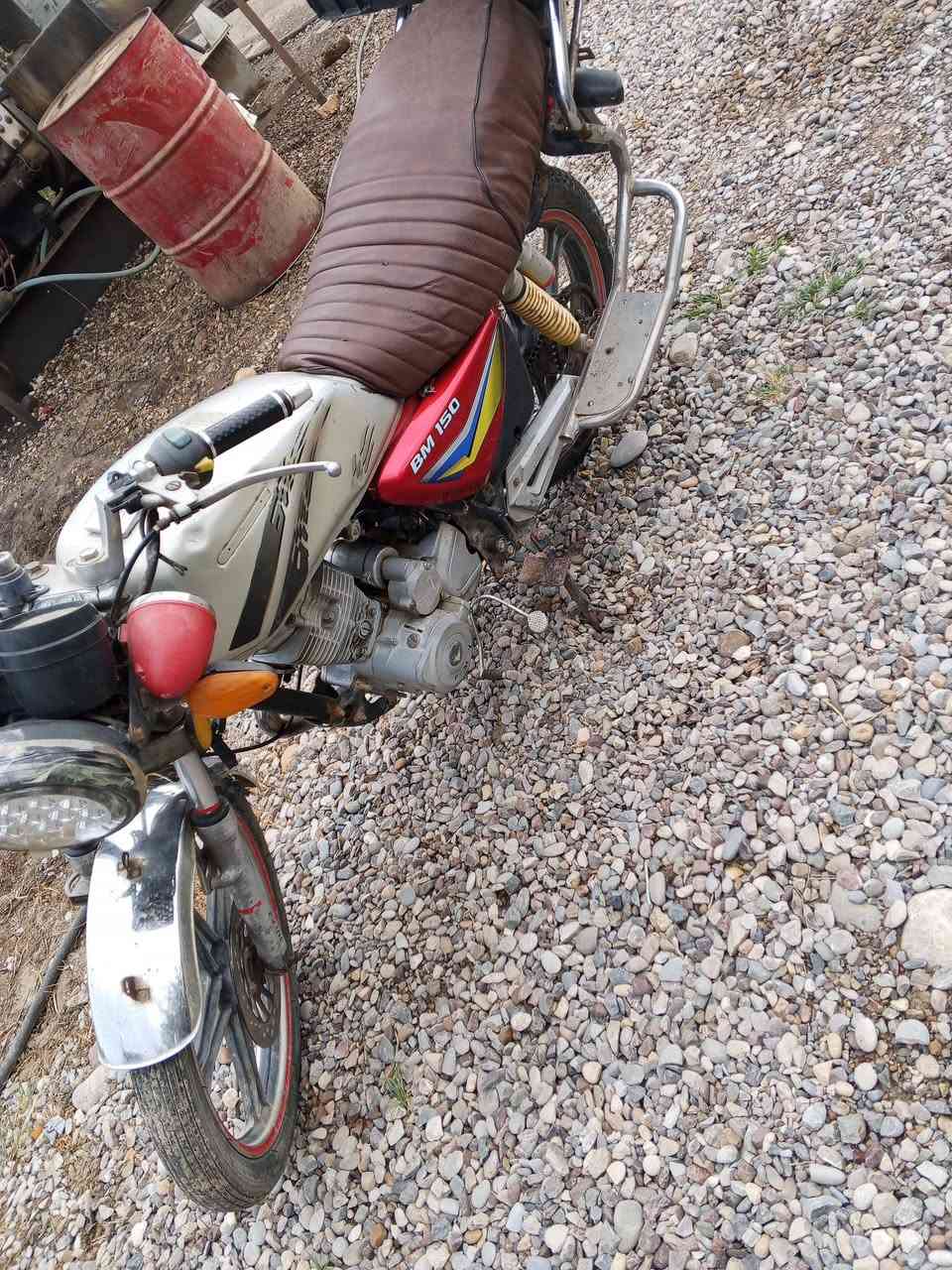 دراجه فيومي نضيفه للبيع خمسه كير كهربائياتهه يرادلهه شد نص هندر تشتغل 250.   ***********
