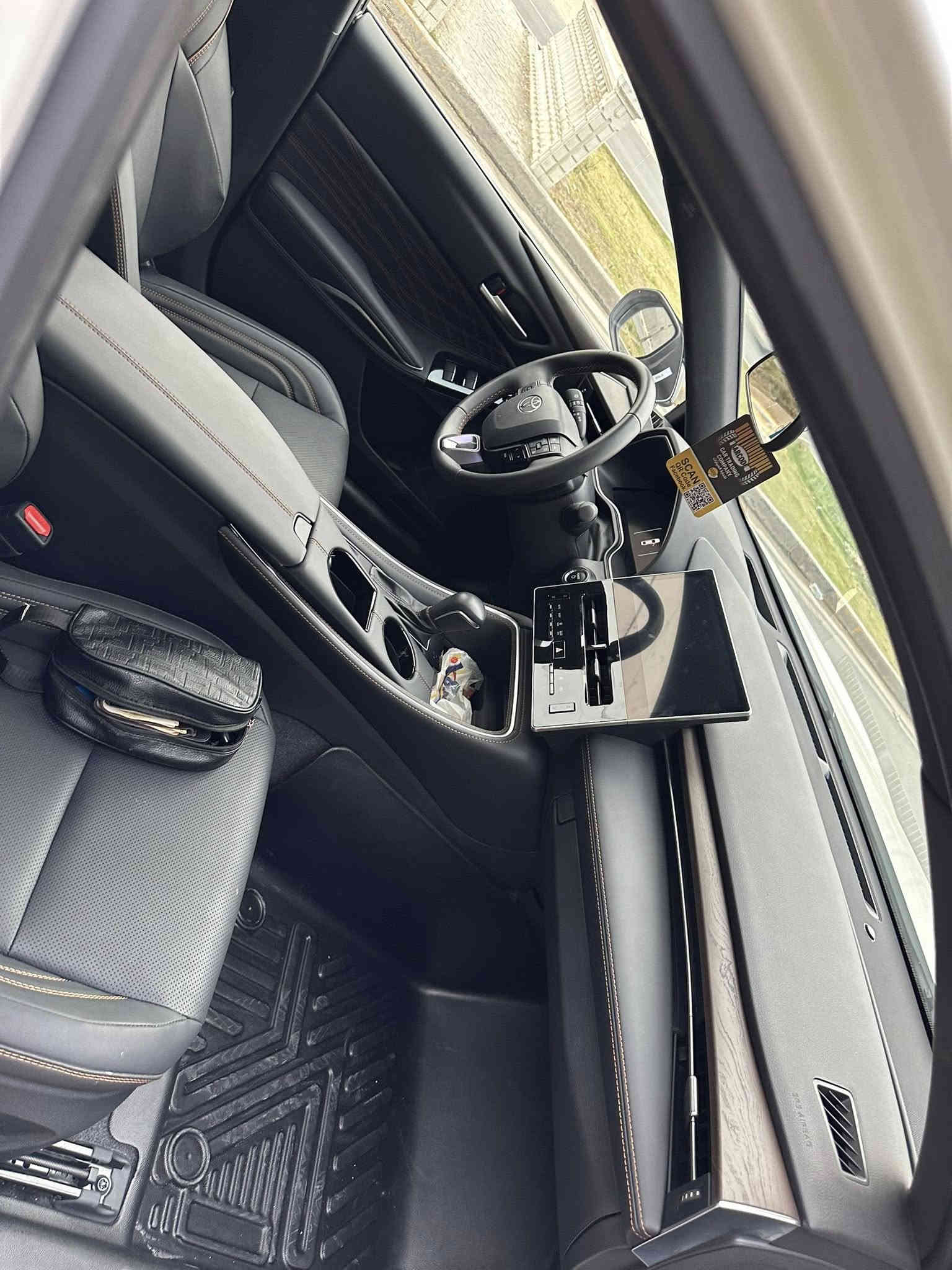 افلون تويوتا  2025 هايبرد 
لمتد السياره فول 1ع1
بنوراما تسلا 
شاشه جبيره 
داتا شو 
4 كامرات 
جلد 
كراسي كهرباء
4 بصمات 
تدفى تبريد كشن 
دبل رادار 
تحكمات ستيرن 
لايت LED
بك لايت LED
تبريد قطعتين
توتو هولد 
هندبريك بصمه 
مري شفط
وبيها هوايه مواصفات 
السياره ماشيه 3 الف 
مكان السياره بغداد حي الخضراء 
السعر 280 وبيها مجال 
***********
