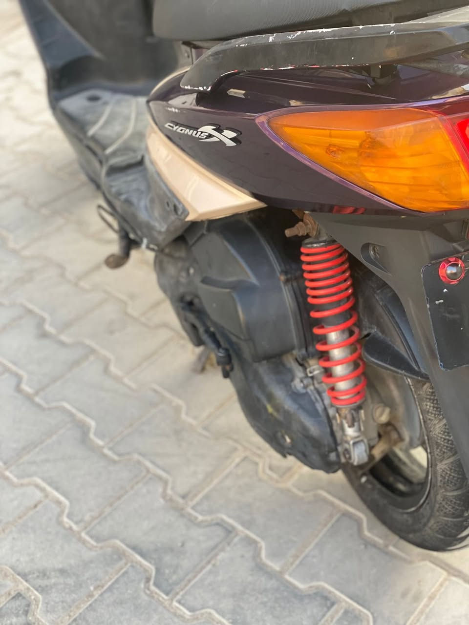 للبيع دراجه سكنس فحل مال رمبه   ماشيه ١٦الف حقيقي كفراته اصليه  محرك بلادي برغي مملعوب بيه كهربائيات كلها شغاله وراقها كامله أوي نقص مابيها السعر (٧٥٠》الف العنوان بغداد الكرخ الاتصال على الرقم ***********
