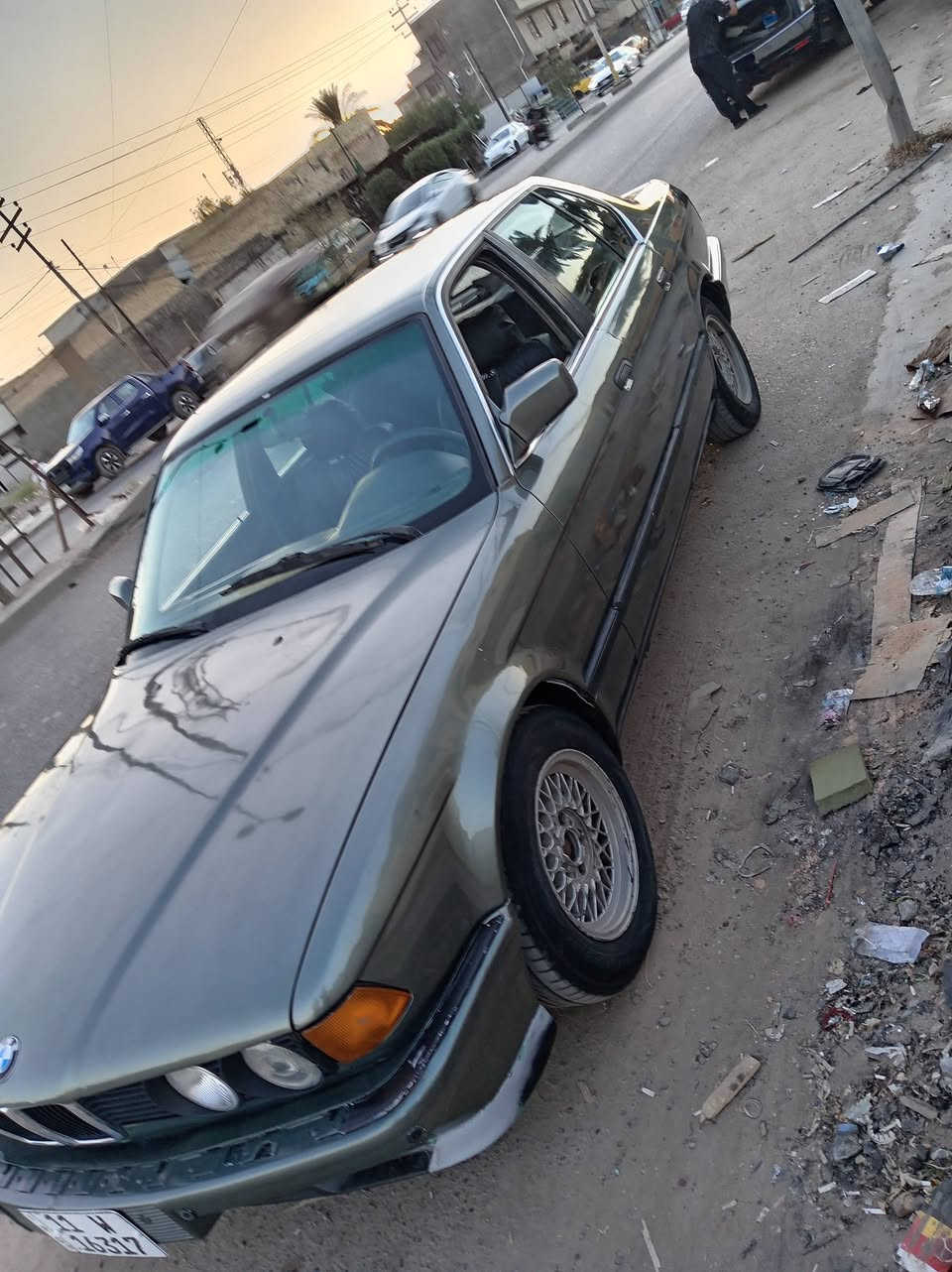 السلام عليكم البيع بي ام ٧٣٥ رقم بغداد انكليزي بسمي ثاني يوم تحويل كير ومكينه بل جيس تخم تايرات تبريدها منقص غاز  سياره بدون ضربه ولا خياس موديل ٨٨ فتحه سياره سعر ٤٨ وبيها مجال مكان بغداد تقاطع درويش رقم*********** صاجات ملتها موجودات ونيكله والكبات هم
