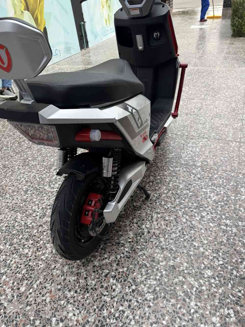 دراجة شحن
الشحنه الواحدة تمشيك 100 كيلو متر 

بصمات عدد 2 
سويج عدد 2 
سرعات 3 
البطاريات عدد 6 كبير 

الدراجة جديدة نضافة 90‎%‎ واكثر هم 
تجي بعينك وتشوف 

العنوان شارع فلسطين تقاطع الصخرة 
***********

السعر 
950 وبيها مجال للشراي
