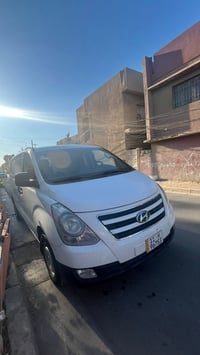 ستاركس فان للبيع مديل. ٢٠١٧. رقم بغداد. مصفره ضريبه وجاهزه  سياره بيها...