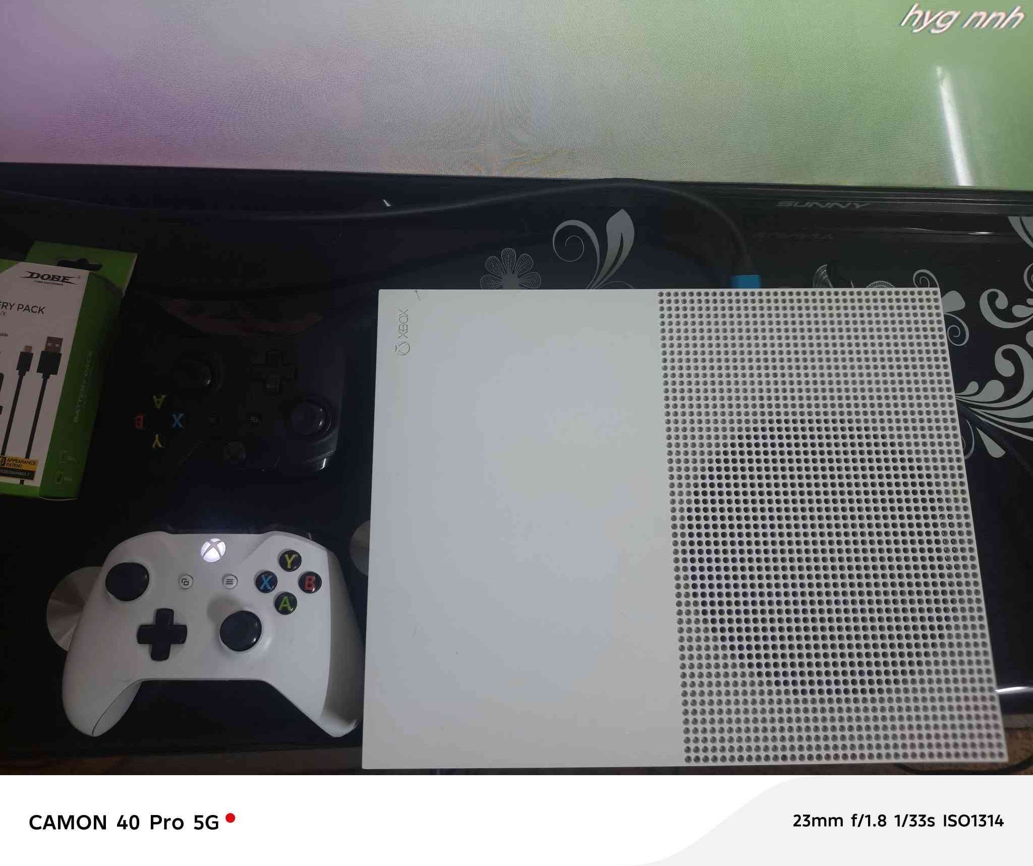 سلام عليكم xbox one  s للبيع
الجهاز 1 تيرا وياه هارد 1 تيرا يعني 2 تيرا
الجهاز لا مفتوح ولا مصلح الجهاز جديد ونضافه 100٪
يجي وياه يدتين شحن اصليات
اكثر الالعاب مفتوحه وبي حساب ردد ردميشن 2 التميت مشتريها 
وGtav online شاحنها 60 دولار يعني فلوس سيارات شركات بنكر لفل 
السعر 250


**إذا كنت صاحب هذا الإعلان وتريد حذفه لأي سبب، رجاءا أرسل رسالة إلى الدعم الفني**