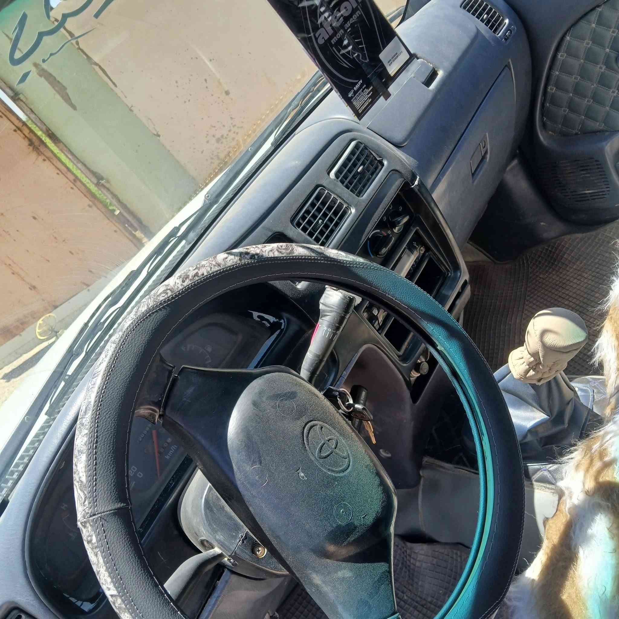 تيوته 2001 البيع فول مواصفات  بلادي  تخم تاير ***********جديد تبريد شغال  قطرت صبغ مابيه    مكلف بلنشر هاذه رقم راعيه
