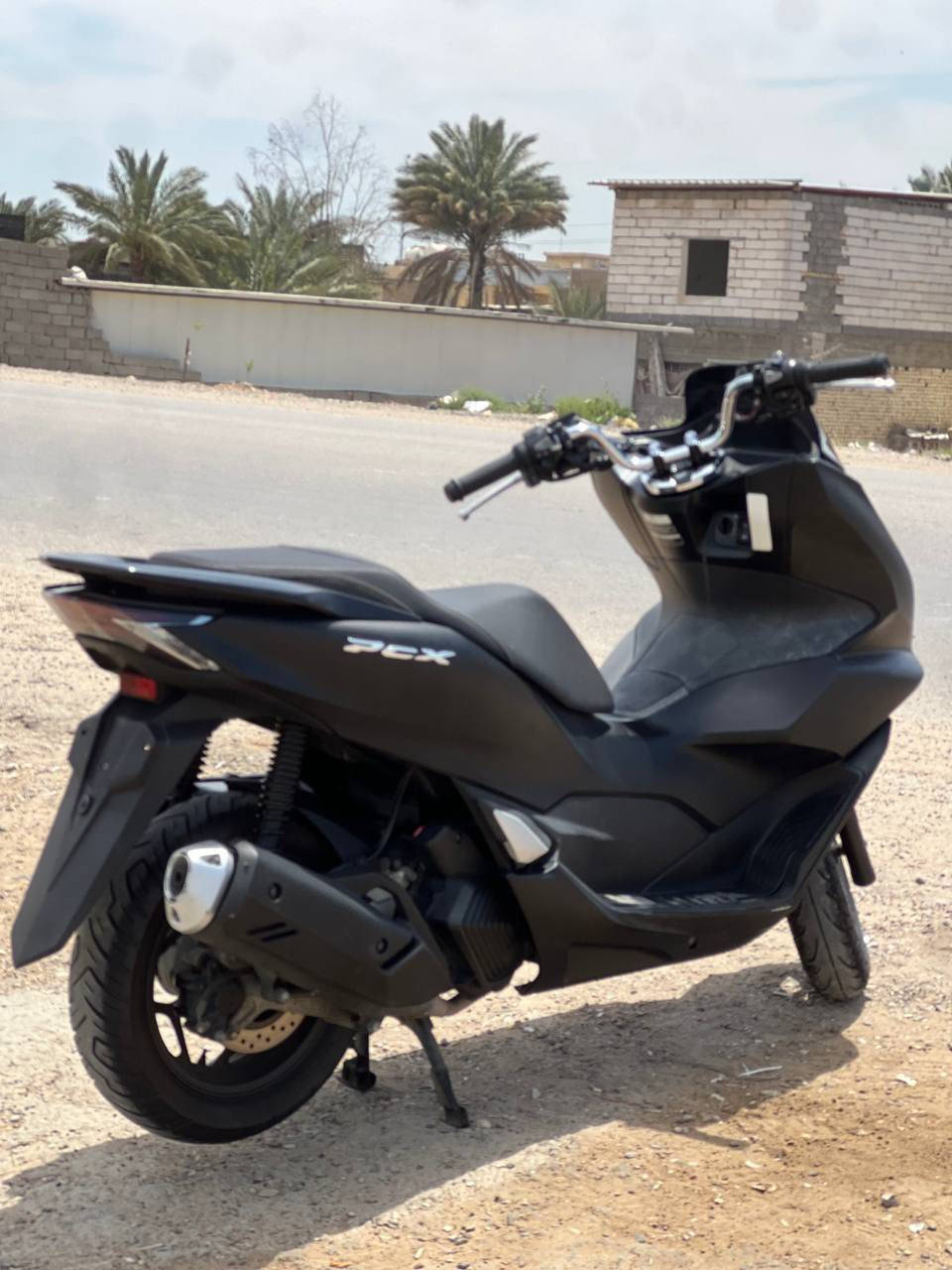 السلام عليكم 
pcx جيل الرابع وارد كوري
الدراجه مال معرض صارله سبوع من نشدت 
الون اسود طافي 
2022
ستان كهرباء
حساس زدحام 
تدفئه يدات 
محرك ١٢٥
عليها دهن موتل
بانزين محسن
شلعه ومعدل تجي تفحص كدام عينك 
الدراجه مكفوله كفاله عامه و اي نقص مابيه انكر وطلع 
السعر 20$
وبيه مجال بسيط 
رقم ‏الهاتف : ***********
