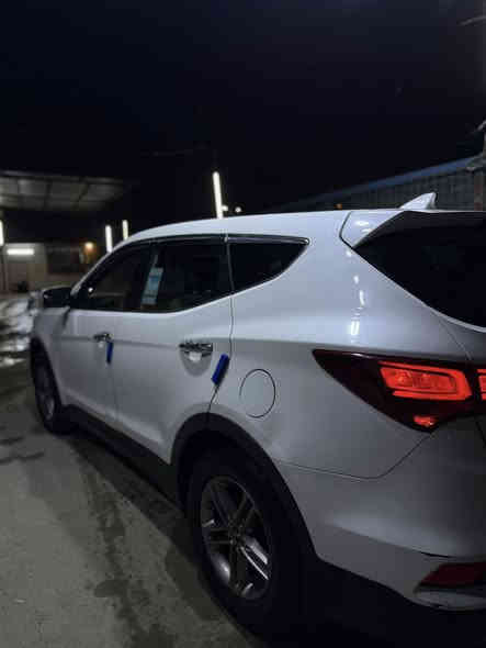 سلام عليكم سنتافي مديل 17 وارد امريكي ضربتها جاملغ وبند بدون دواخل ماشيه ٨٥ ميل سعرها 155 وبيها مجال قليل رقم الهاتف ***********
