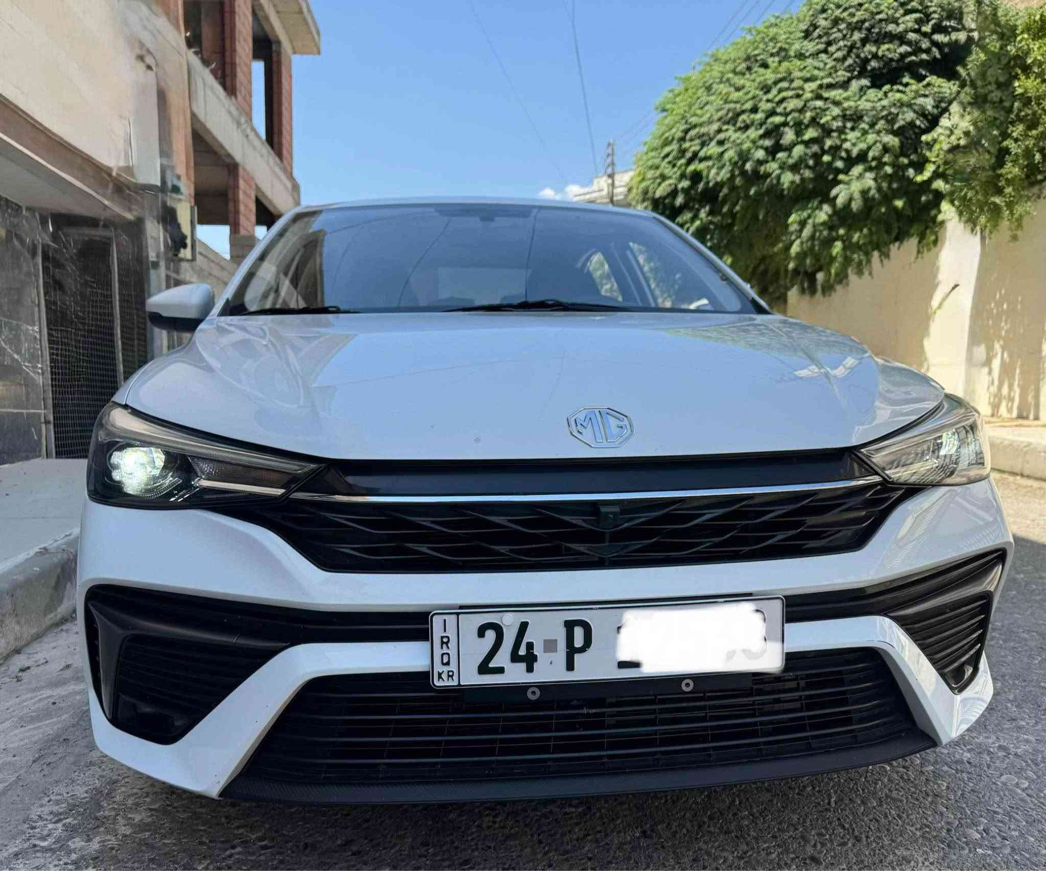 بسم الله الرحمان الرحيم
***********
MG5 2025 ظمان شريكه
محرك مرغوب 
موسفات 
بصمه
تبريد مركزي
شاشه لمس
حساس
داخل كريمي
ويل كروم
رقم دهوك سنوي جديد
مكان سياره دهوك
سعر سياره( ١١٨ ورقه )  فقط دهوك, العراق

