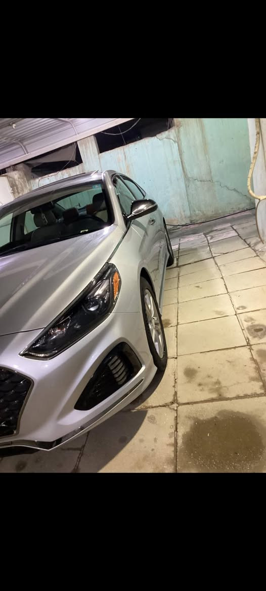 آلَسِلَآمً عٌلَيَکْمً  
سِوٌنِآتٌآ 2018 وٌآرد آمًريَکْيَ حًآدٍثً فُقُطِ بًآردٍ بًلَ جّنِطِهّ  
سياره فول مواصفات 1/1  وجديده بمعنى الكلمة 
رقم انكليزي سنويه جديدة ماشيه 65 ميل 
السعر 170  وبيها مجال 
للاستفسار على الأرقام التالية ***********
***********
