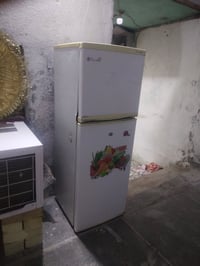 ثلاجه تجمد وشغاله لبيع ب50مكاني علوة زويني رقمي 07772336401وتساب