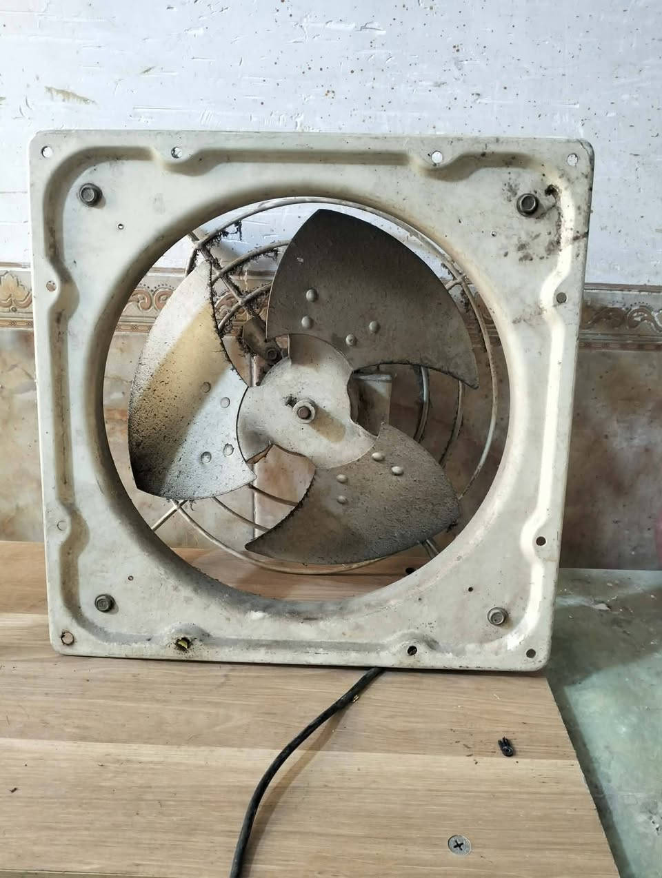 أغراض للبيع شغالات ع فحص مكان شعب نهايته الفورتات يوجد توصيل ***********
