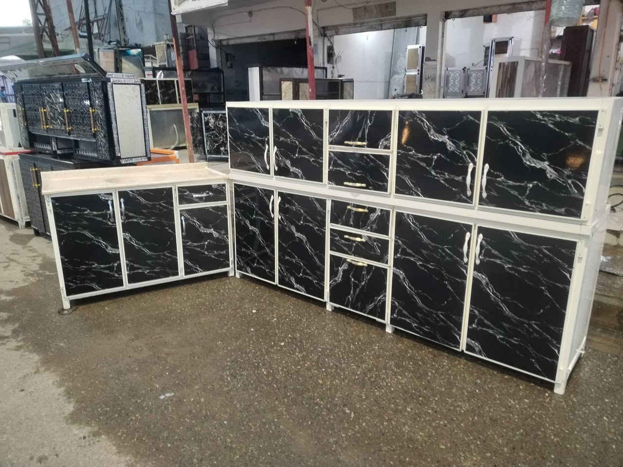 كاونتر للبيع ثلاث قطع شغل موصل ثقيل جديد جديد الطول مترين ونص
السعر 300 وبها مجال(***********)(***********)
