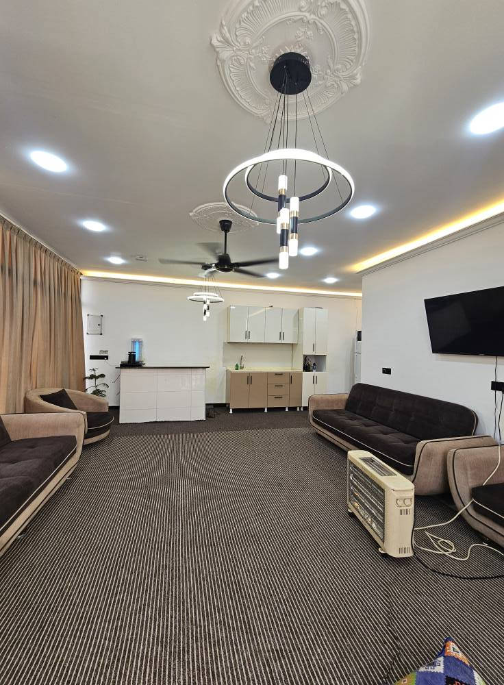 🔹 شاليه للبيع – تصميم حديث وعمل درجة أولى 🔹
📐 المساحة: 850 م²
📄 الملكية: طابو صرف (سهم) – تحويل مباشر باسم المشتري
✨ المواصفات:
تصميم حديث وبناء درجة أولى
أشجار متنوعة ومنسقة
مسبح كبير
منطقة باربيكيو للشواء
دار استراحة تحتوي على:
صالة كبيرة
غرفة مطلة على المسبح
صحيات متكاملة
الشاليه مجهز بالكامل ومؤثث
📍 الموقع:
البصرة – أبي الخصيب – حمدان
قريب جداً من الشارع الخارجي
للاستفسار الاتصال على الرقم *********** البصرة, العراق
