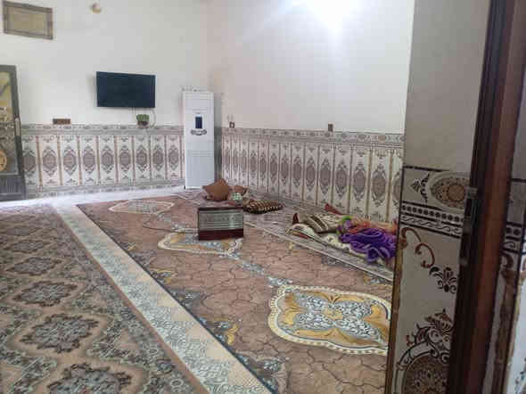 متوفر بيت ١٥٠متر بالساهرون ركن على ساحة مدرسة  الابعاد ١٠×١٥
استقبال مطبخ وصالتين  غرف نوم عدد٣ صحيات بناء درجة اولى السعر وبي مجال كافة الخدمات في قطاع ٢٤
مكتب الفرقان للعقار ***********
