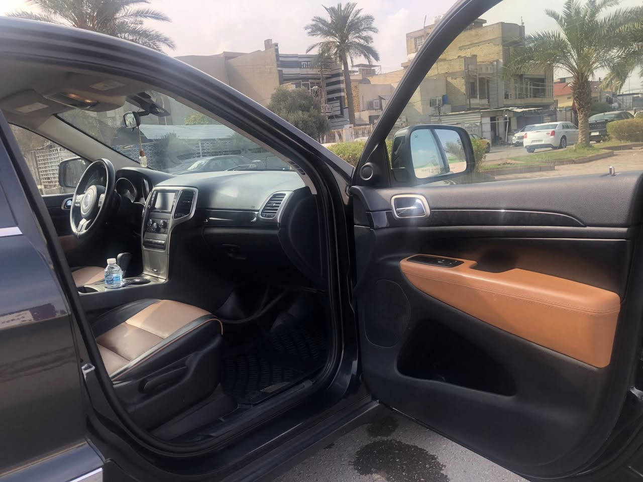 جيب لاريدو 2012 كلين مكفولة من الضربة والصبغ مكفول المحرك والكير رقم بغداد مشروع وطني باسمي تحويل ثاني يوم مواصفات بصمة تحكم ستيرن بيبان بصمة كشن السائق كهرباء كامرة خلفية شاشة لمس بلوجكترات زنون محرك 6 سلندر دفع رباعي 4x4 بعد بيهة كثيره موصفات سنوية جديدة سيارة خير من الله مال بيت استعمال شخصي رقم صاحب السيارة ***********
