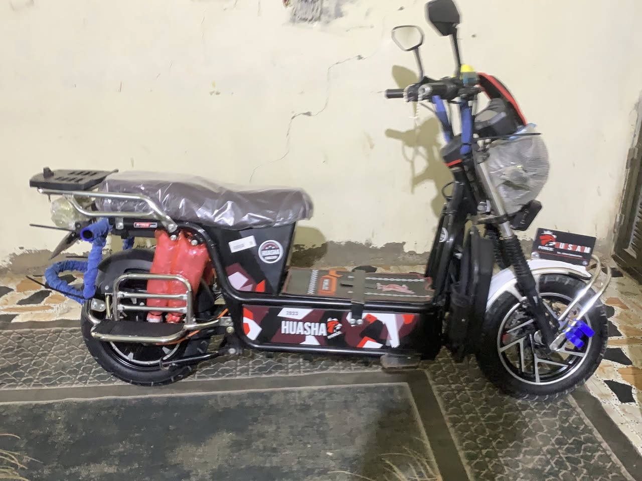 دراجه شحن هيوشه للبيع  موديل 2023  5 باتري النضافه فول السعر 550 وبي مجال شي بسيط الرقم ***********
