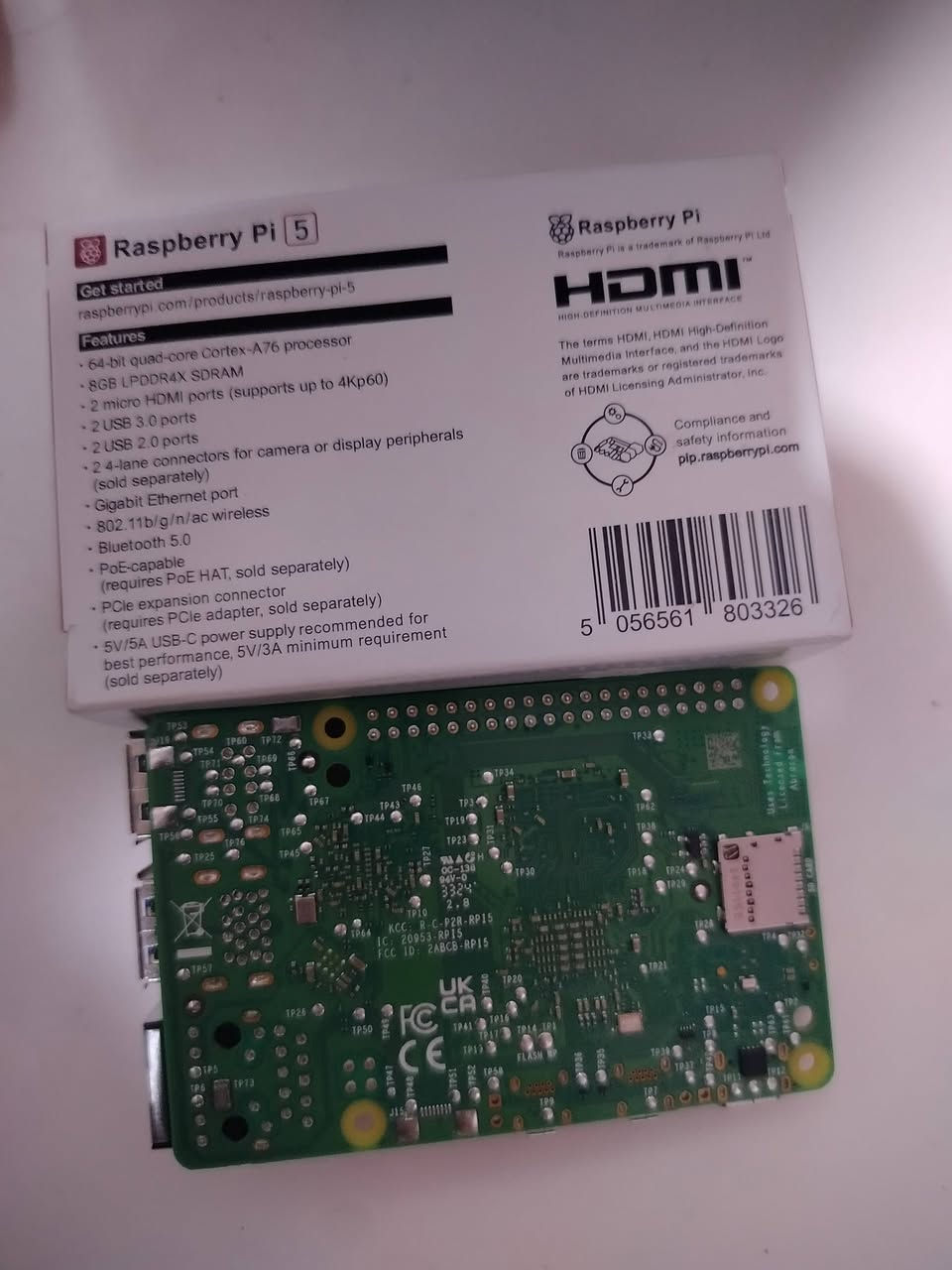 جديد
+3                    هذا الجهاز هو Raspberry Pi 5، وهو كمبيوتر صغير الحجم يستخدمه الهواة والمهندسون لتنفيذ مشاريع برمجية وإلكترونية متقدمة.اللوحة تحتوي على معالج رباعي النواة من نوع Arm Cortex-A76 يعمل بتردد 2.4 جيجاهرتز، مما يوفر أداءً أسرع بمرتين إلى ثلاث مرات من الإصدار السابق.الموديل الموضح في الصورة يأتي بذاكرة وصول عشوائي (RAM) بسعة 8 جيجابايت.تتميز اللوحة بمنافذ HDMI مزدوجة تدعم دقة 4K ومنافذ USB 3.0 لتوصيل الملحقات


**إذا كنت صاحب هذا الإعلان وتريد حذفه لأي سبب، رجاءا أرسل رسالة إلى الدعم الفني**