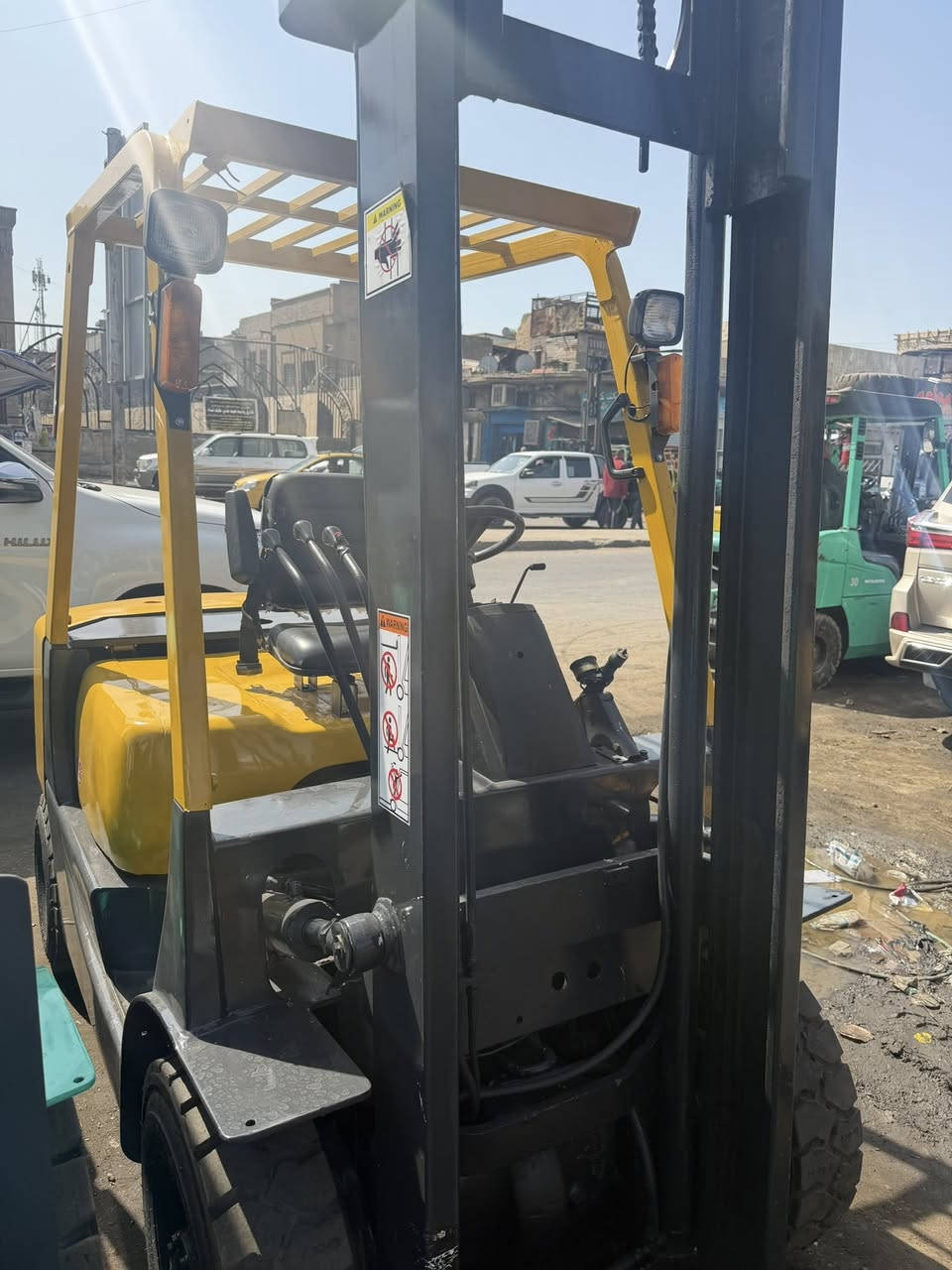 سلام عليكم للبيع رافعه شوكيه 2 ونص طن 3 حركات جاهزه العمل كل نقص مابيه مكاني بغداد باب الشيخ ***********
