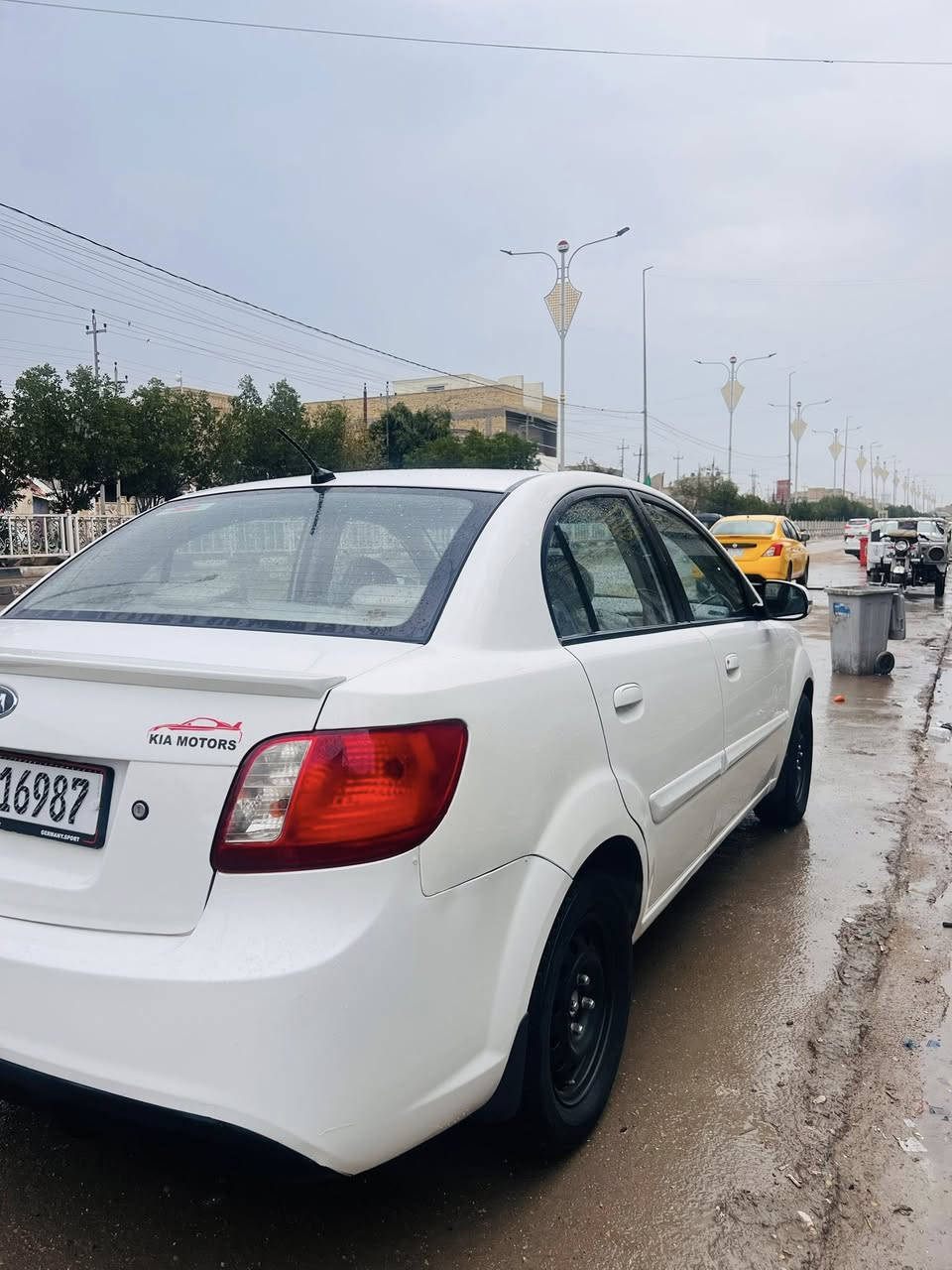 السلام عليكم
كيا ريوو 2012 رقم بصره دولي هزه سنويه جديده تحويل شرط / صبغ نص جاملغ خلفي جهت الراكب بدون اي داخل او برانكيت 
شاشه كامره 
تبريد
حداديه باتري 
تخم تاير 
ماشيه 112 حقيقي جديده 
مكينه 1600 كير تمام فول اوتماتيك 
سياره جديده ع شركه 
مفحوصه سونار 
السعر / 95 مجال للشراي فقط 
*********** ناصريه مركز
