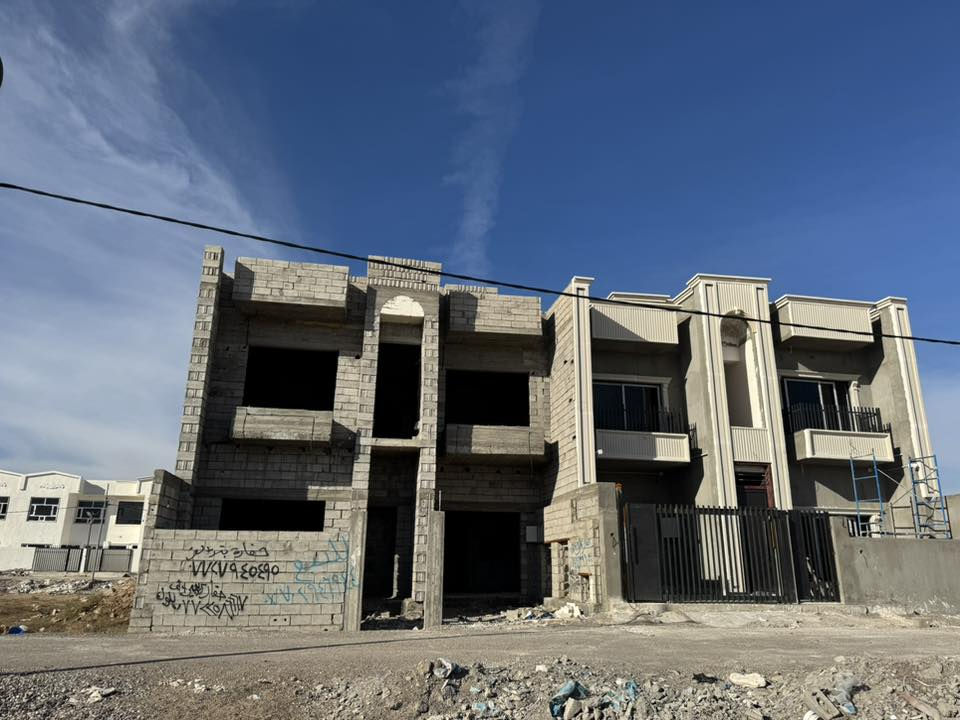 هيكل 200 للبيع مناسب حسب المنطقه
بناء درجه اولى اشراف هندسي بيدي بانيها 
خريطه حلوه كلش ..
#الموقع صياده يم سيطره علوه. (السيطره انشالت) 
خدمات كامل تبليط قير.ماء.كهرباء
ضمانات فول .طابو زراعي سند 25 ابيض .تصرف شخصي
بعيد عن محافظه الجديده 4-5 دقايق
قريب ع شارع عام كلش 
***********
