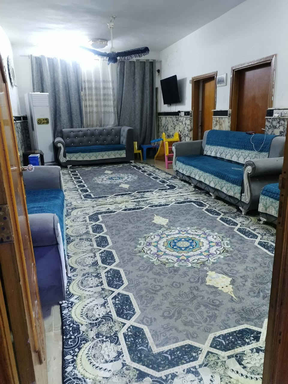 السلام عليكم منزل للبيع مساحه ٣٢٠طابقين ٥ غرف نوم الموقع المهندسين قرب شارع٨٠ الاستفسار الاتصال على الرقم ***********
