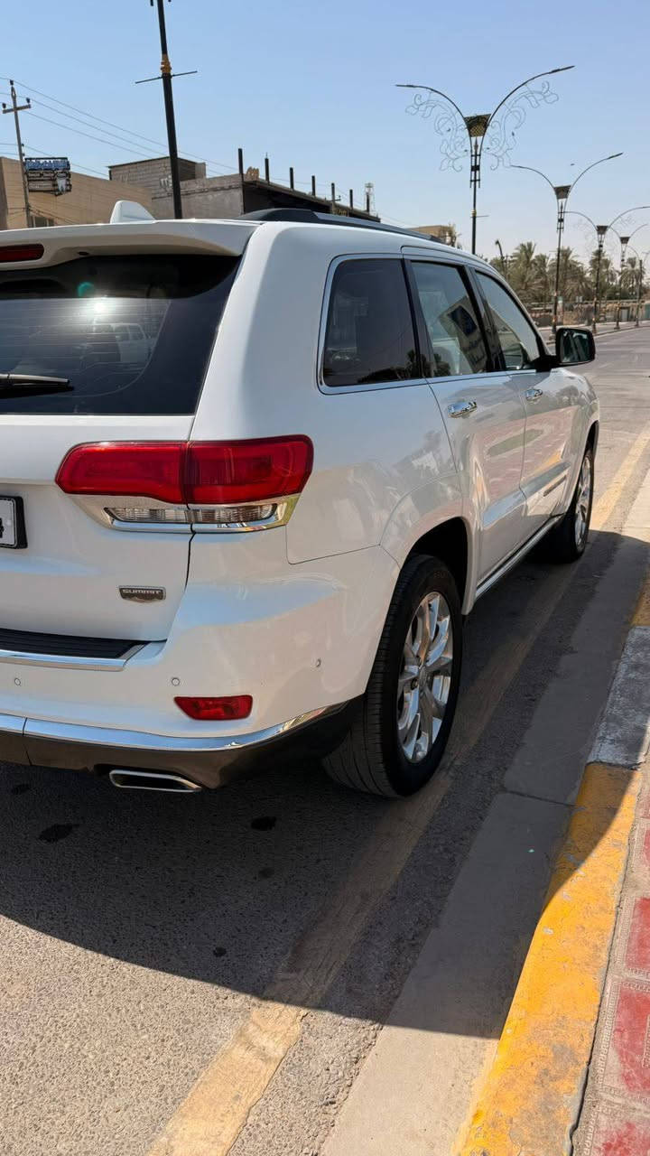 السلام عليكم للبيع جيب خليجي  سومات فول مواصفات أعلى فئه مكفوله كفاله عامه رقم بغداد نكليزي بسمي ماشيه 76 ألف السعر 340 وبيهه مجال حك الجيه مكان السياره كربلاء ***********
