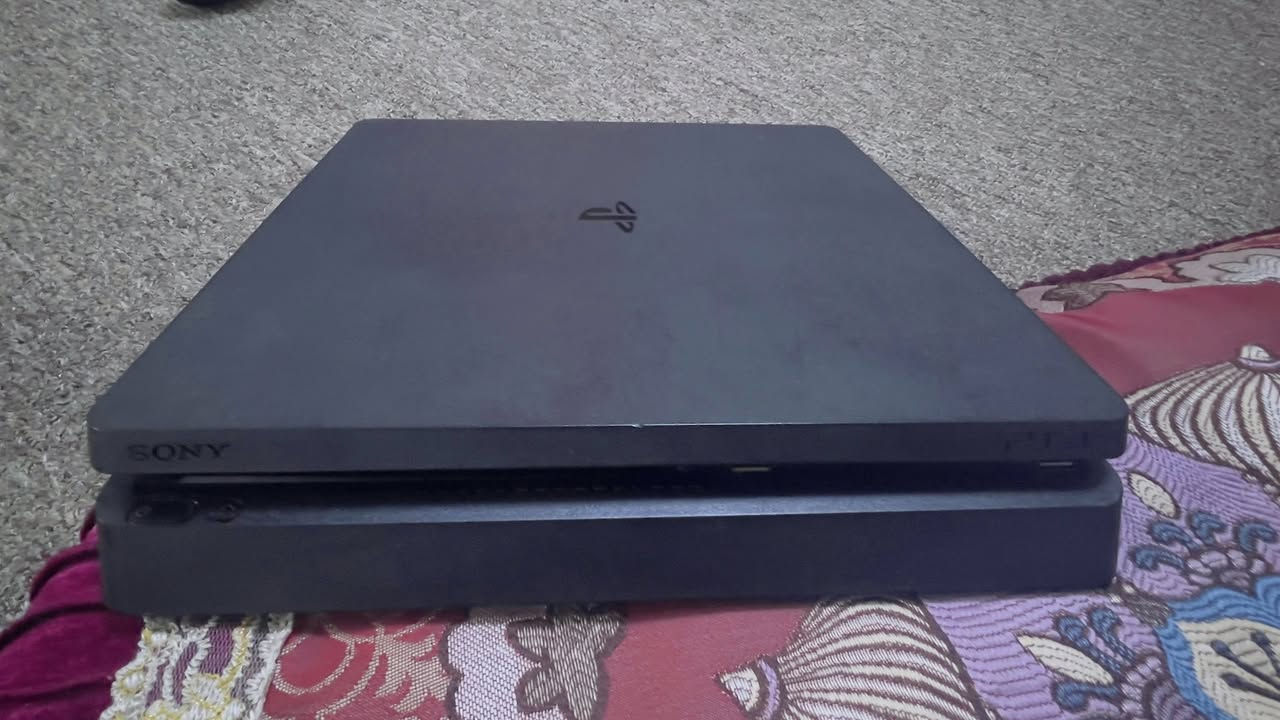 بلي فور سلم  للبيع كامل ملحقات بي مشكله لان اني العاب كله العاب اونلاين نادرا ماستخدم قرص انو القرص بلكوه يدخل لان الدرايف متروك وميقره القرص هاي مشكلته بس والجهاز مثل مشوفوه برغي ممتحرك بي قيموا بما يرضي الله 🫡


**إذا كنت صاحب هذا الإعلان وتريد حذفه لأي سبب، رجاءا أرسل رسالة إلى الدعم الفني**